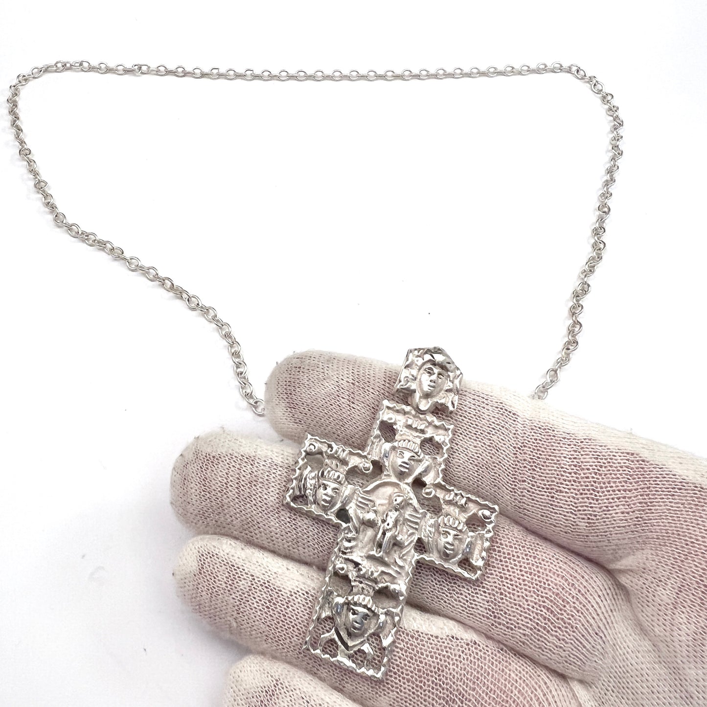 Vintage c 1950s, Solid 830 Silver Novelty Cross Pendant Necklace.