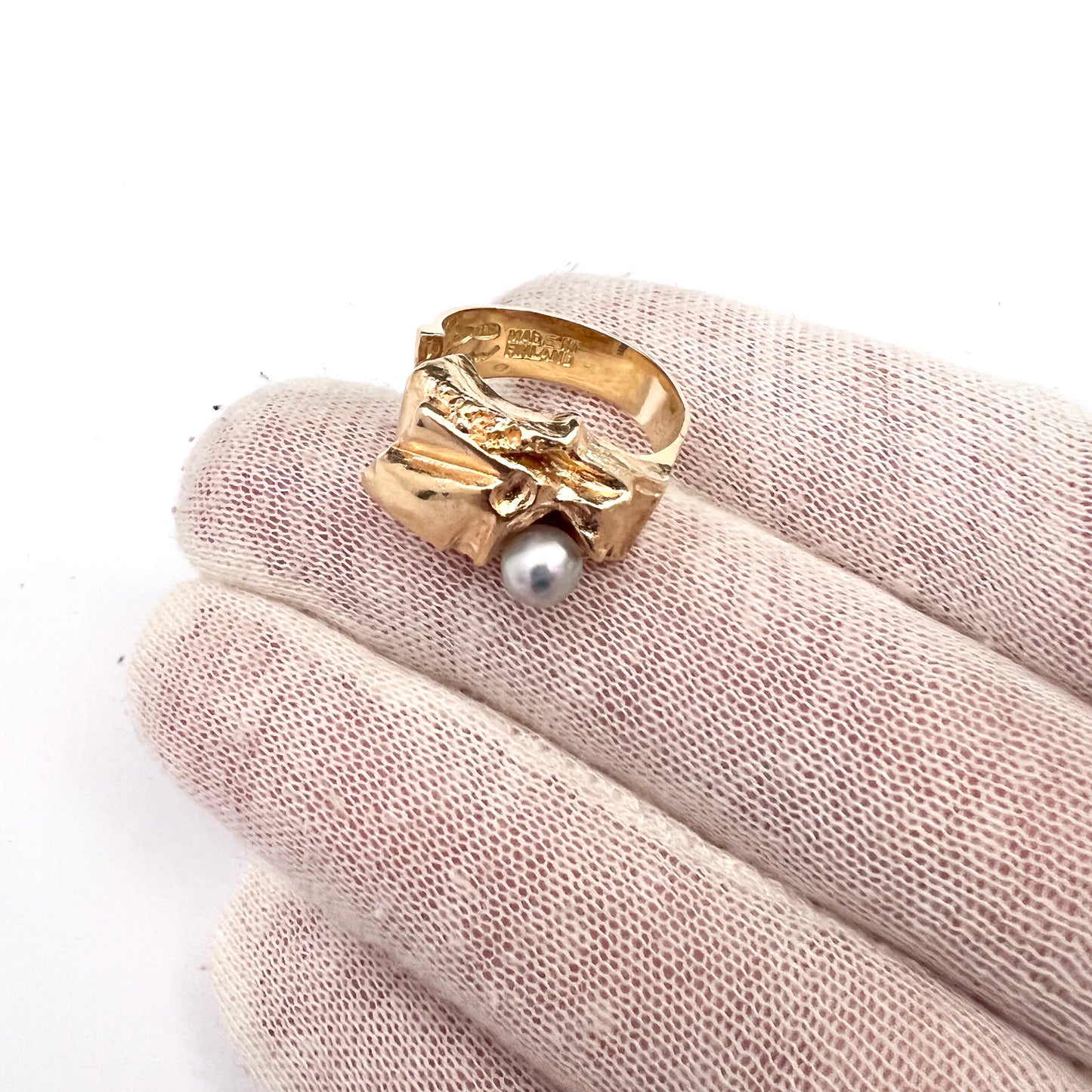 Björn Weckström Lapponia, Finland. Vintage 18k Gold Pearl Ring. Design: Ukkoshelmi