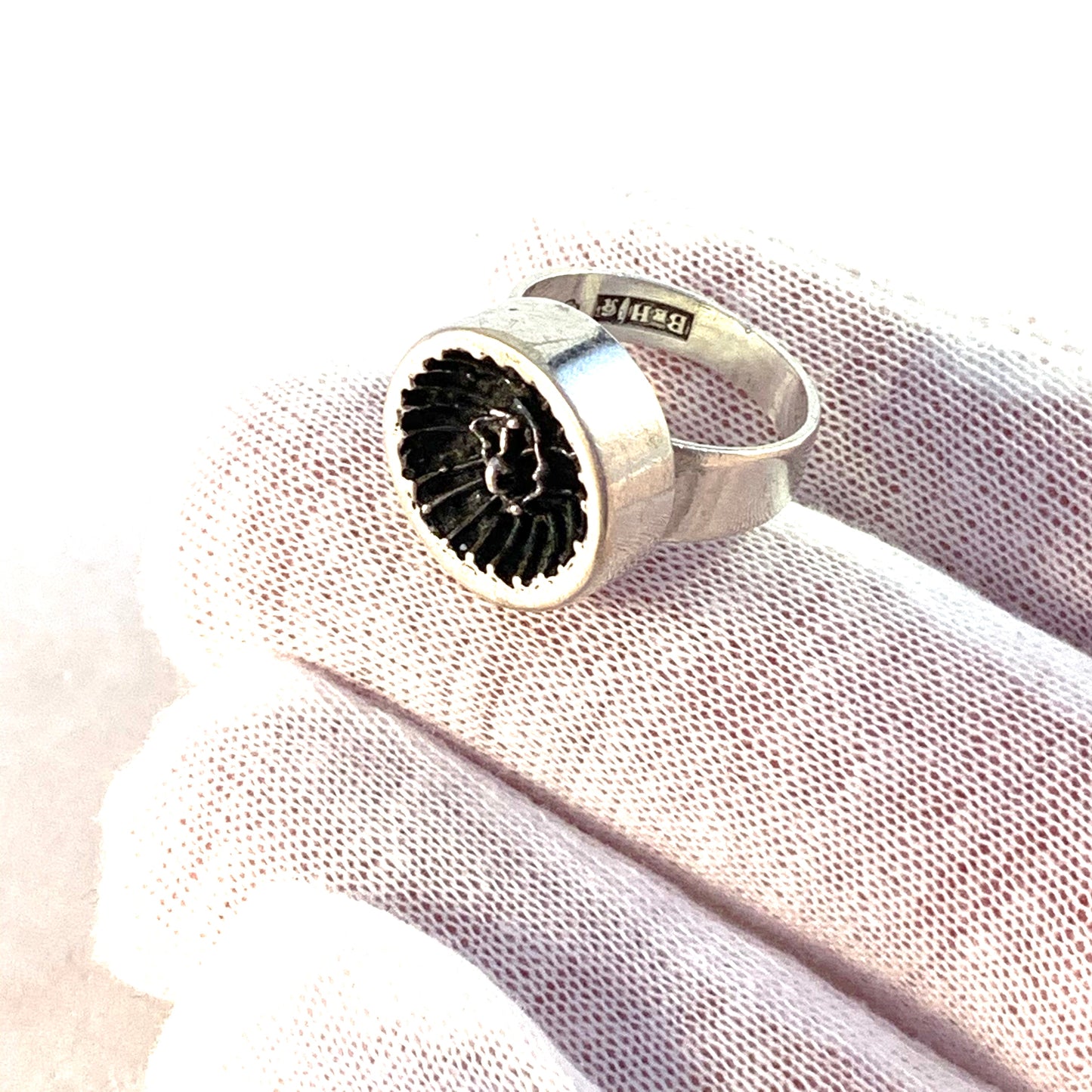 Bengt Hallberg, Sweden 1969 Vintage Modernist Solid 830 Silver Ring.