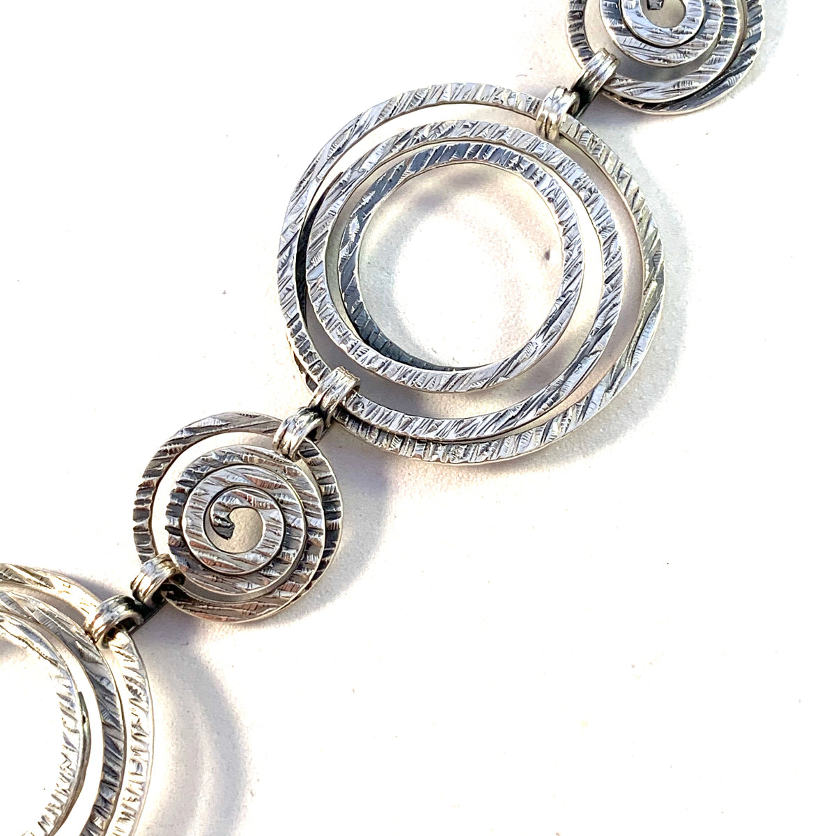 Elis Kauppi, Kupittaan Kulta Finland 1969 Bold Sterling Silver Modernist Bracelet.