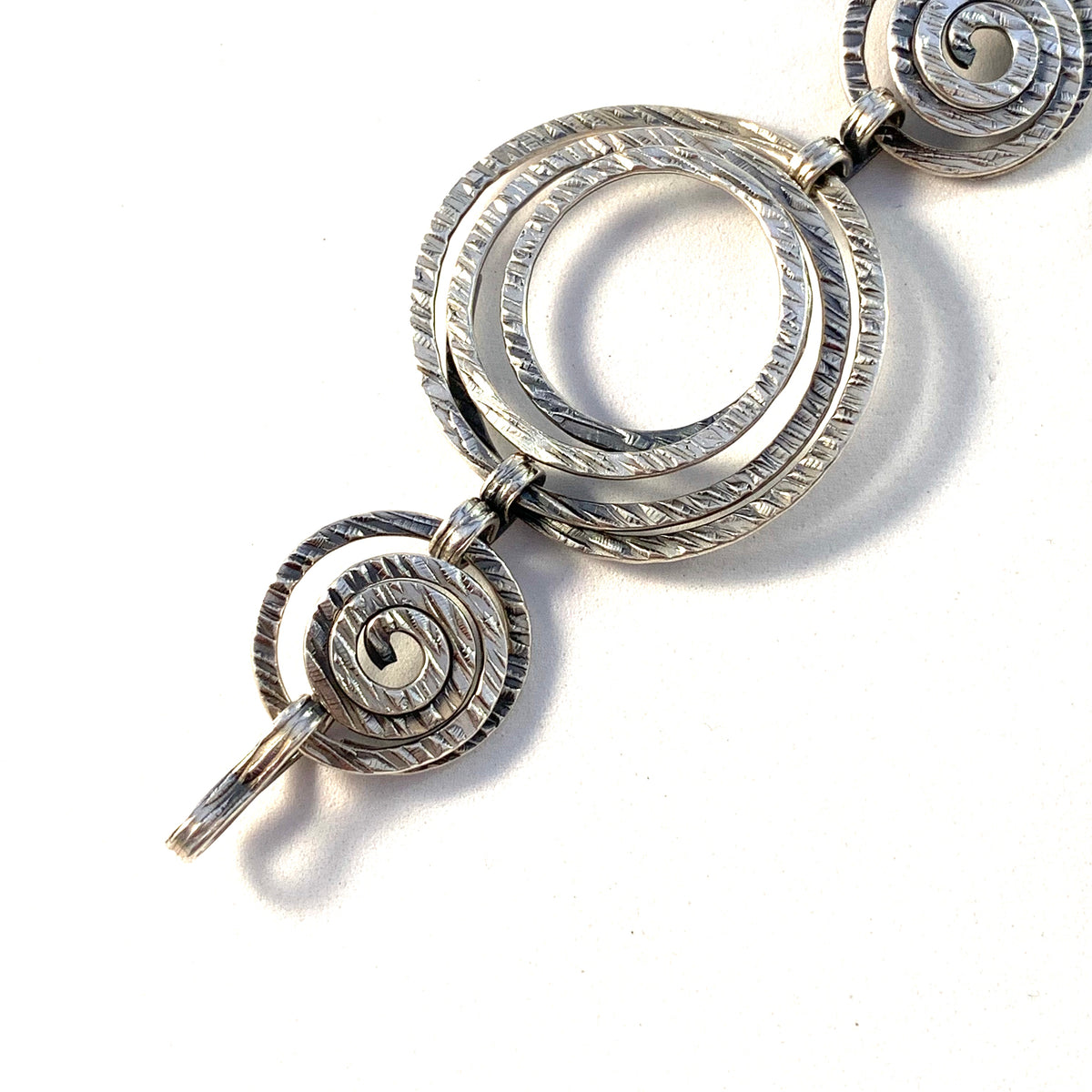 Elis Kauppi, Kupittaan Kulta Finland 1969 Bold Sterling Silver Modernist Bracelet.