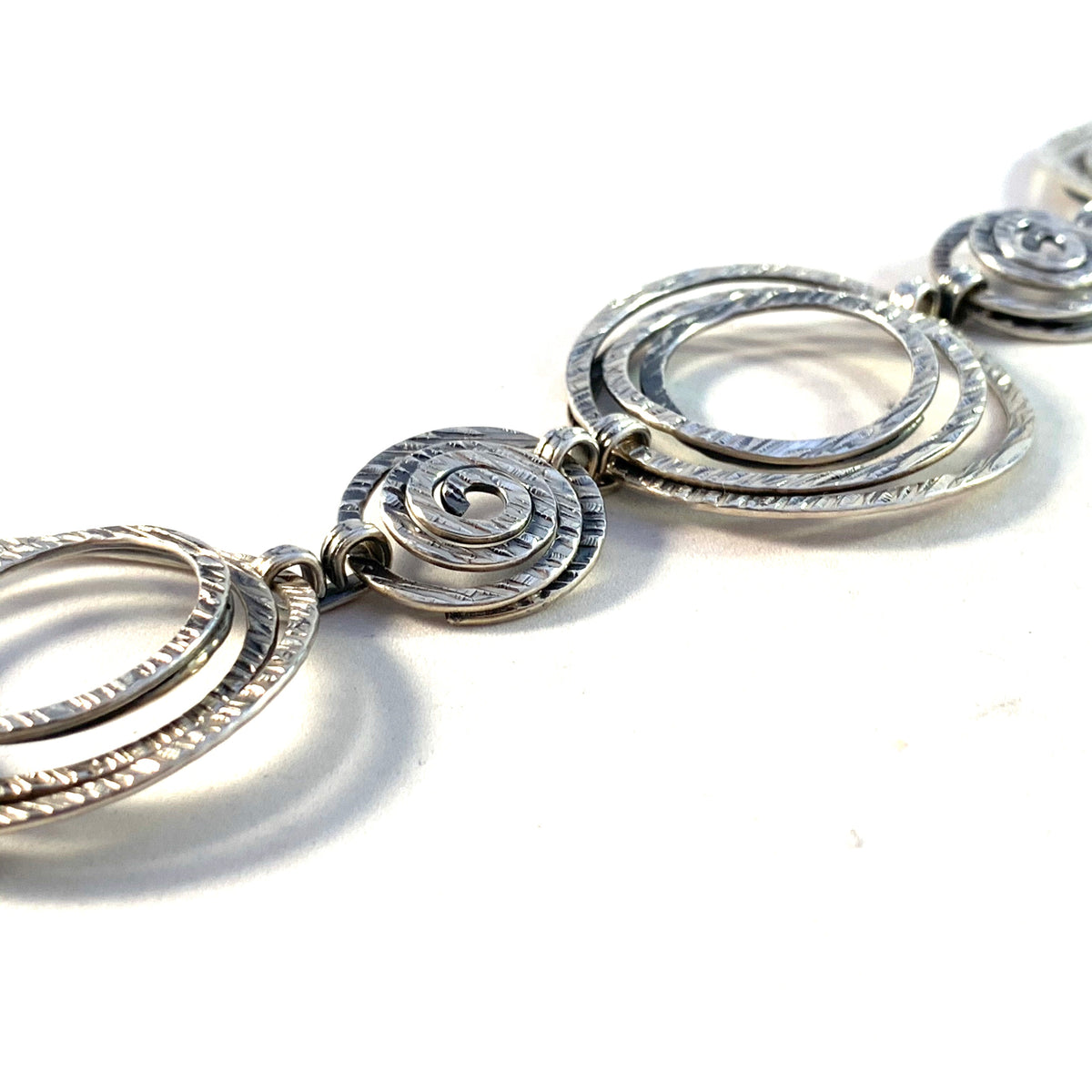 Elis Kauppi, Kupittaan Kulta Finland 1969 Bold Sterling Silver Modernist Bracelet.