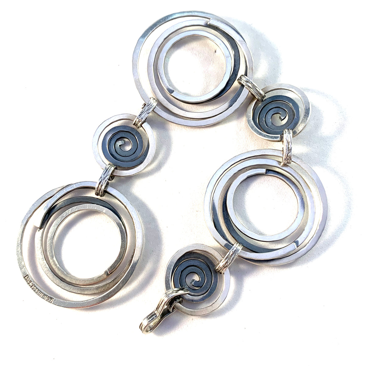 Elis Kauppi, Kupittaan Kulta Finland 1969 Bold Sterling Silver Modernist Bracelet.