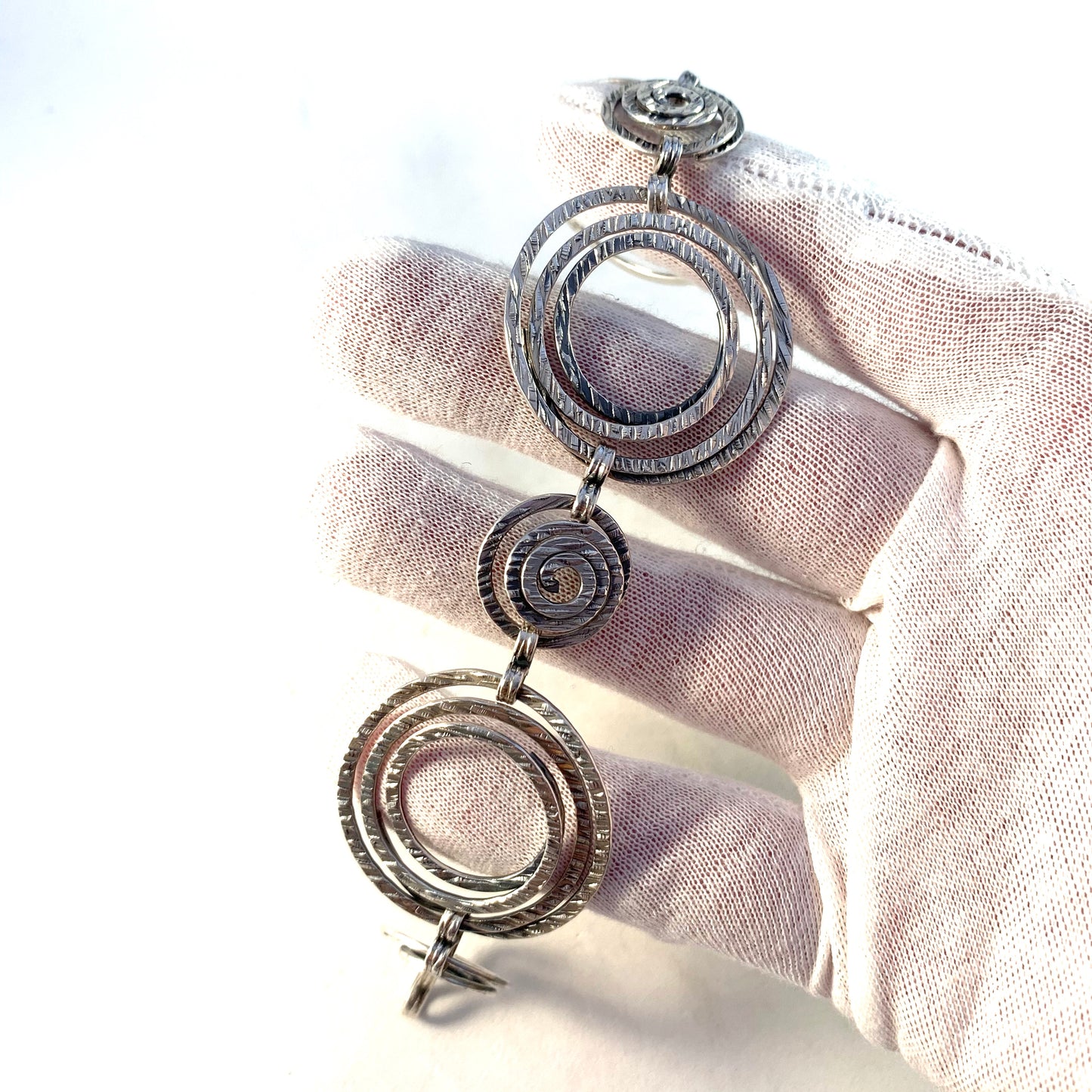 Elis Kauppi, Kupittaan Kulta Finland 1969 Bold Sterling Silver Modernist Bracelet.