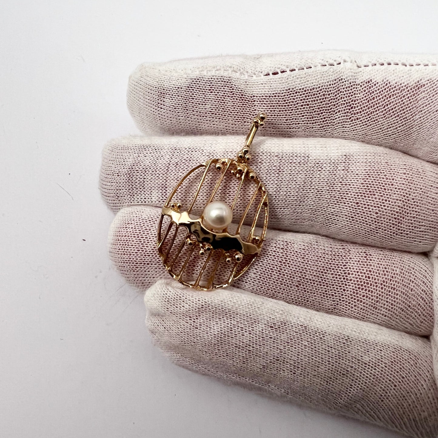 Teka Theodor Klotz, Germany 1960-70s. Vintage 18k Gold Cultured Pearl Pendant.