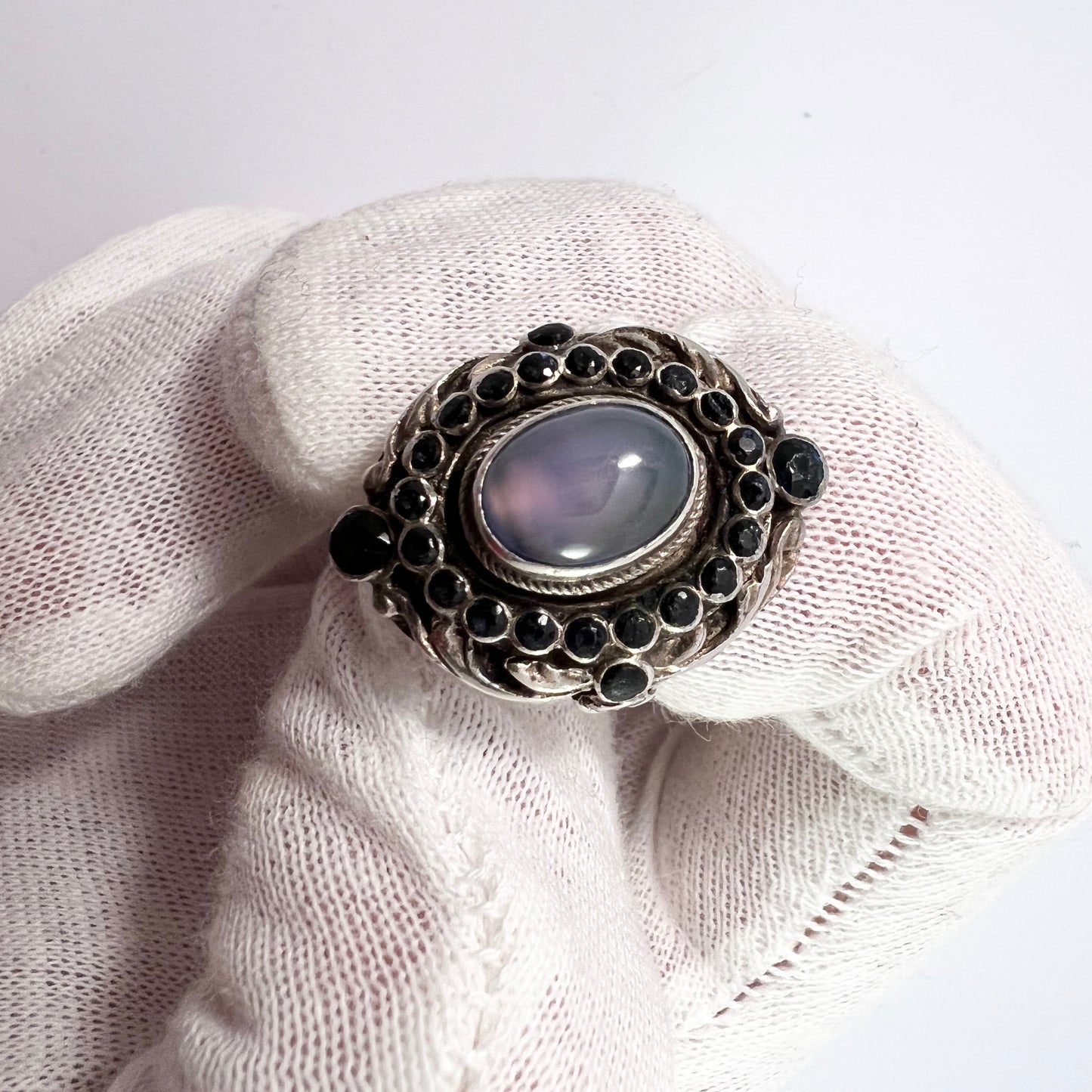 Maker KT, Vienna, Austro-Hungary pre 1922. Antique Solid Silver Paste Ring.