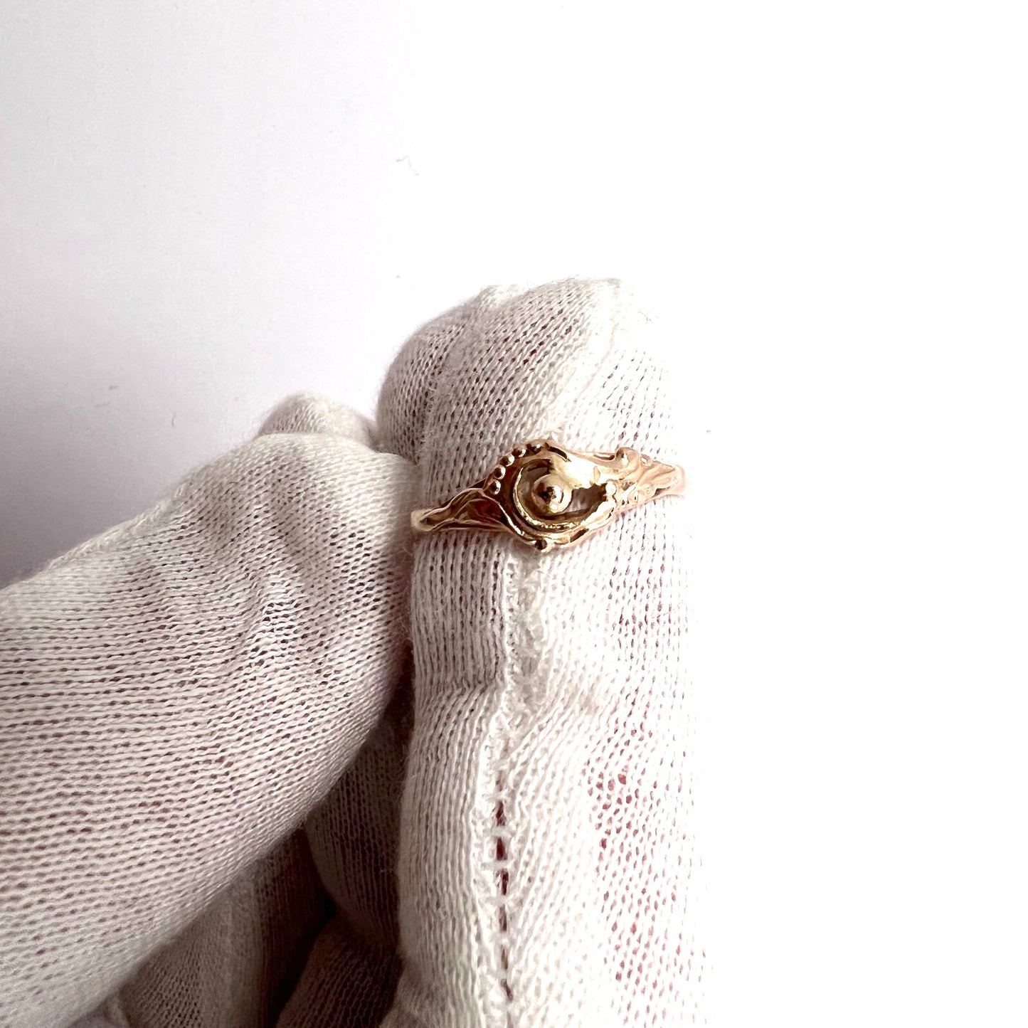 Early 1900s. Art Nouveau 14k Gold Ring.