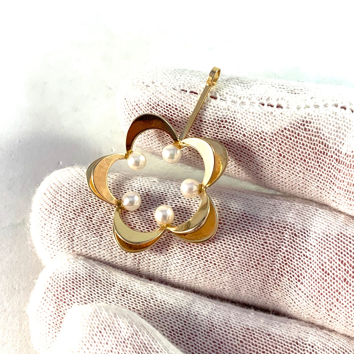 Theresia Hvorslev for Alton, Sweden 1975 Vintage 18k Gold Cultured Pearl Pendant. Signed.