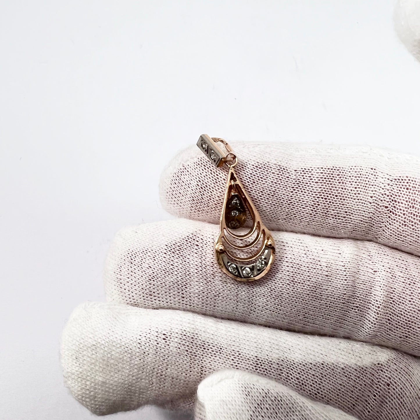 Russia, Soviet Era c 1960s. Vintage 14k Gold Synthetic Stones Pendant.