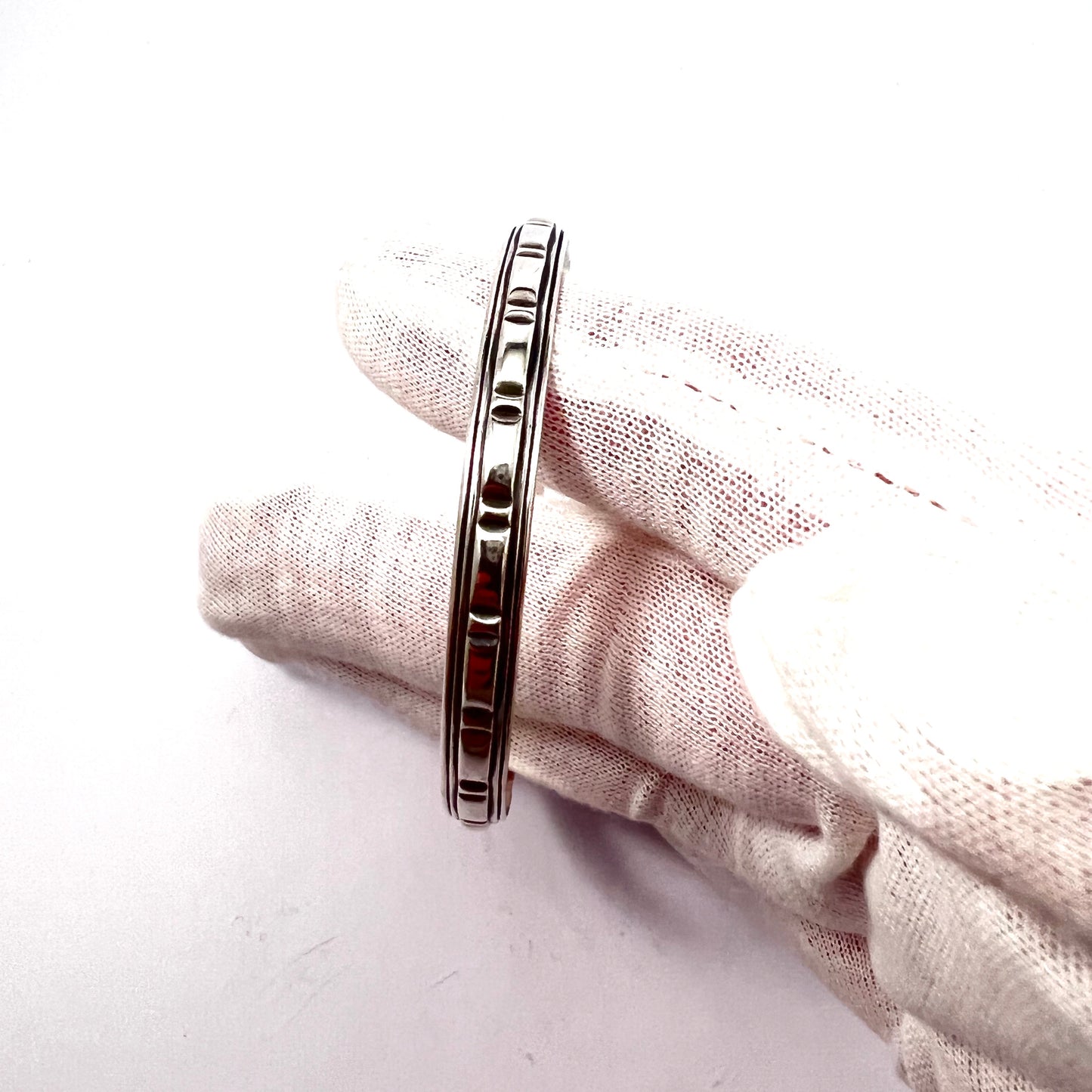 Harald I Erling, Finland 1933. Vintage Art Deco Solid Silver Bangle Bracelet.