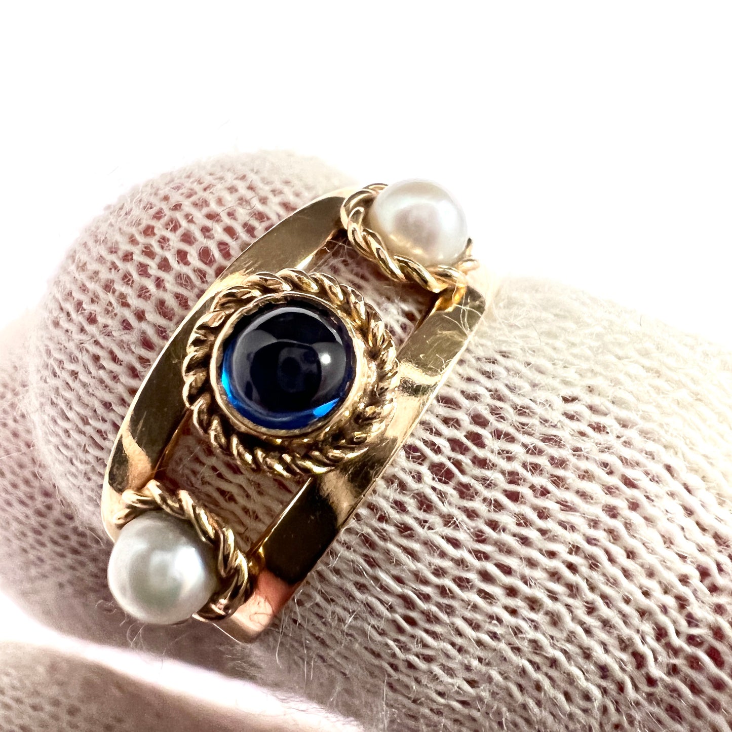 Alton, Sweden 1959. Vintage 18k Gold Cobalt Blue Paste Cultured Pearl Ring.