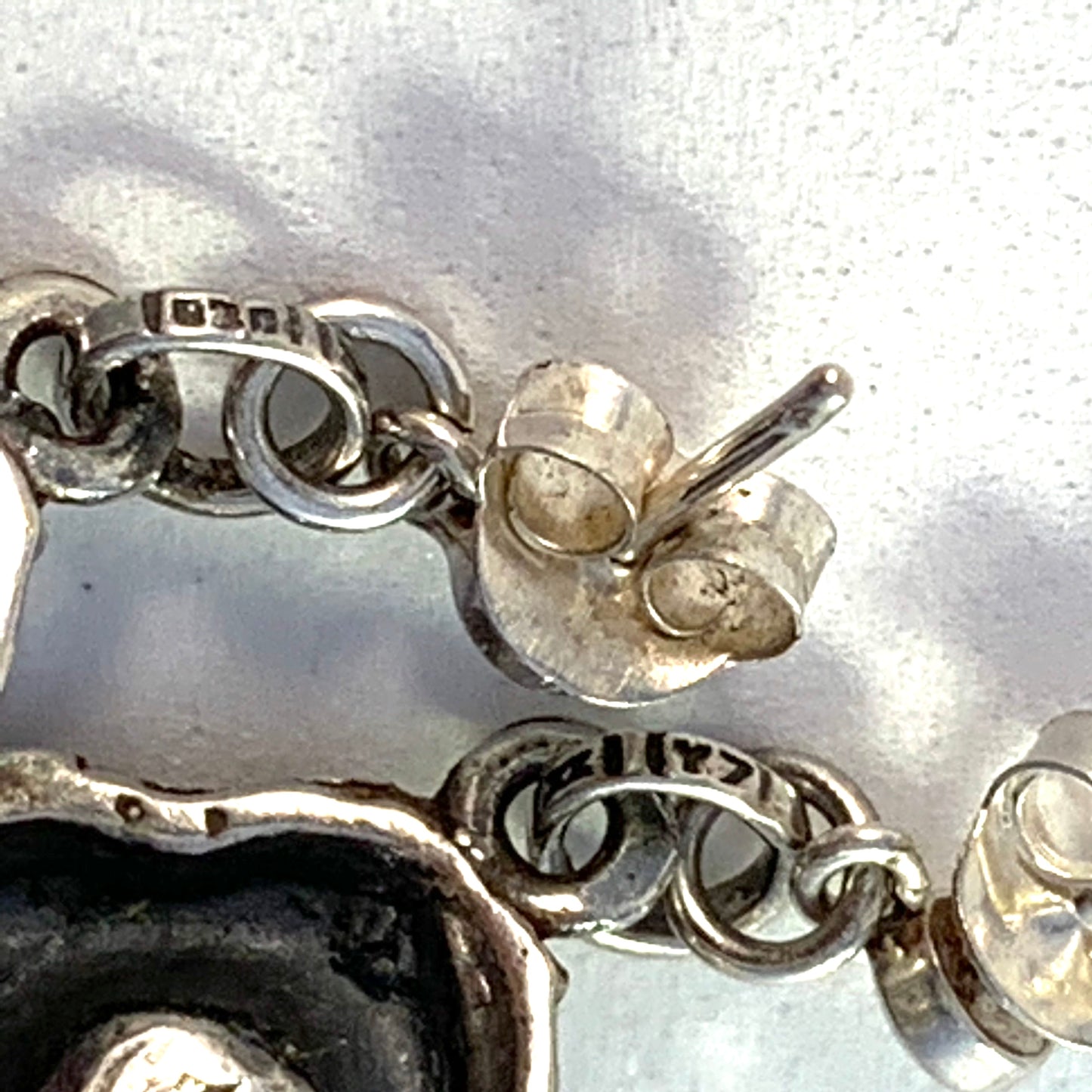 Pentti Sarpaneva for Torun Hopea Finland 1976 Solid Silver Amethyst Dangle Earrings.