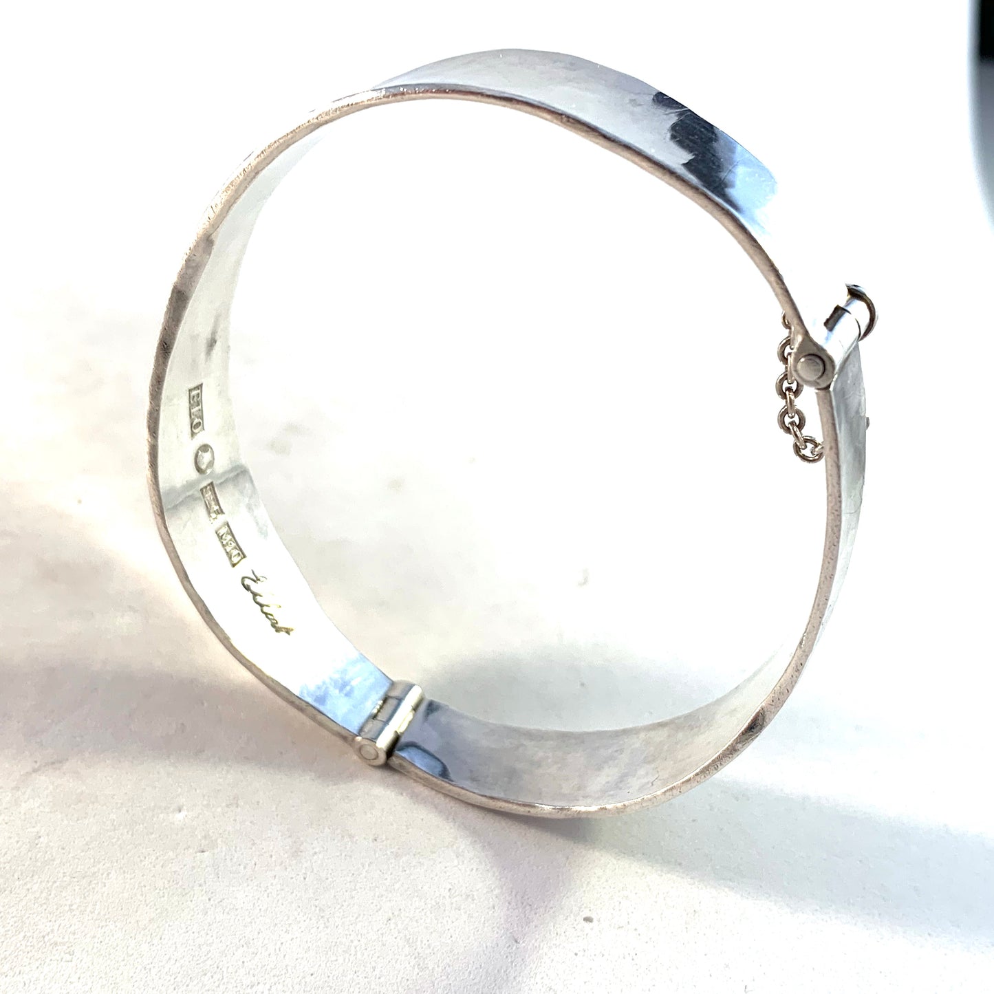 Ellert, Sweden. Vintage Hand Hammered Sterling Silver Open/Close Bangle Bracelet. Signed.