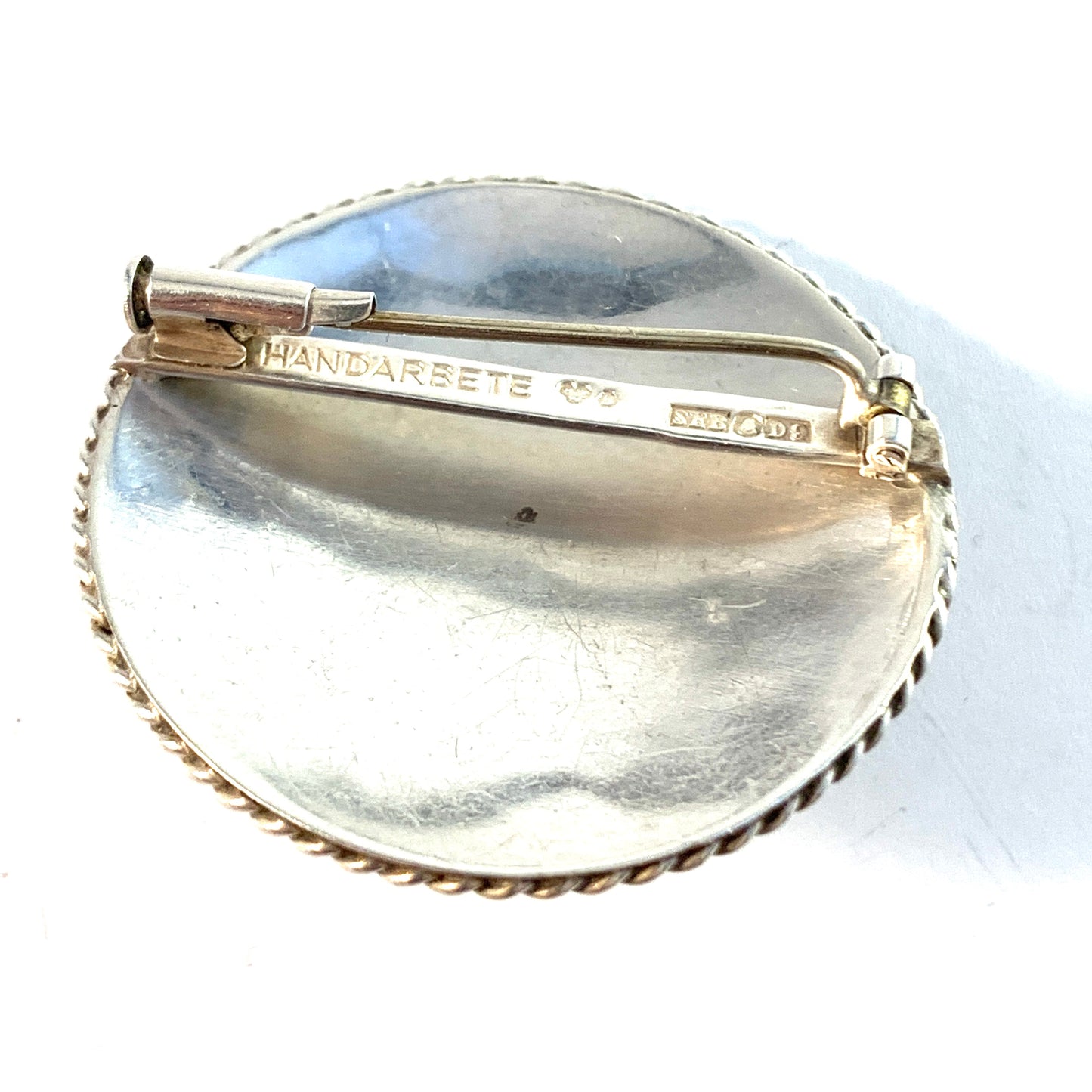 エルスブリ、ストックホルム 1954年。スターリングシルバーのクリソプレーズブローチ。手作業