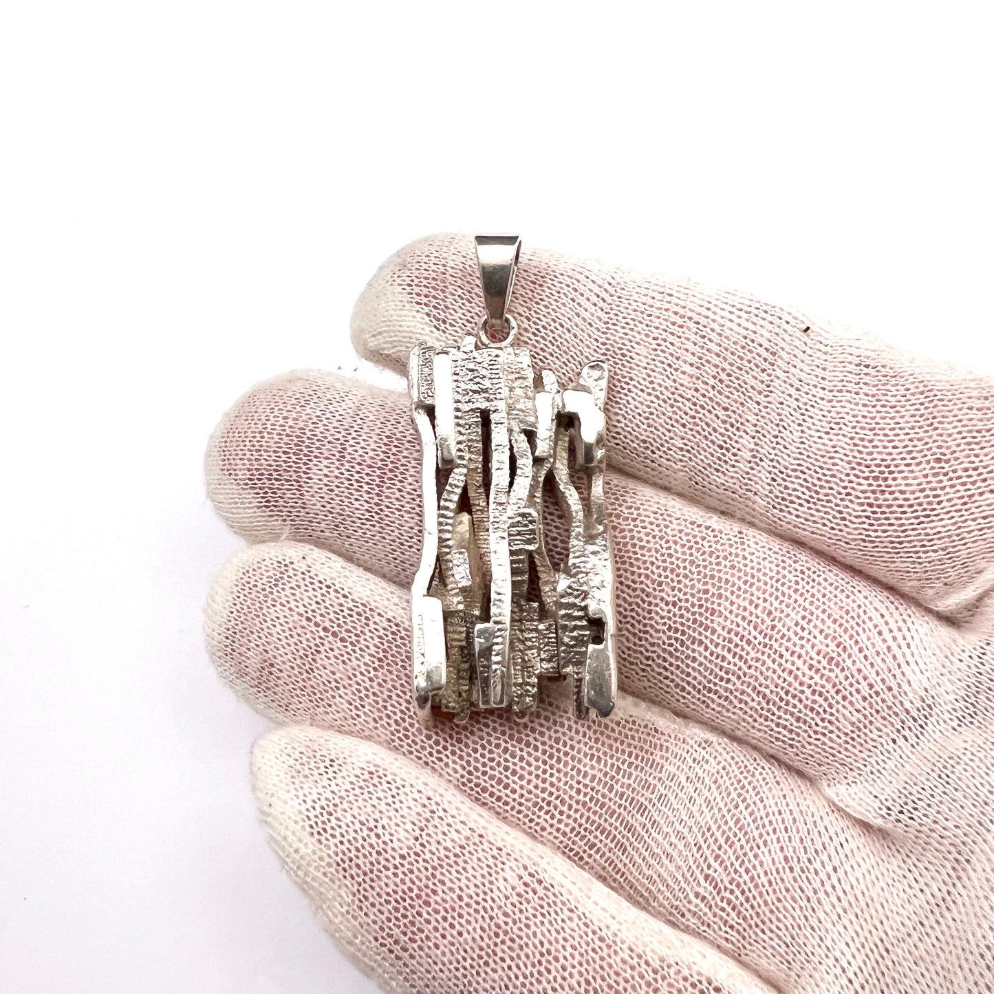 Roland Lantz, Sweden year 1980. Chunky 34 gram Vintage Modernist Sterling Pendant.