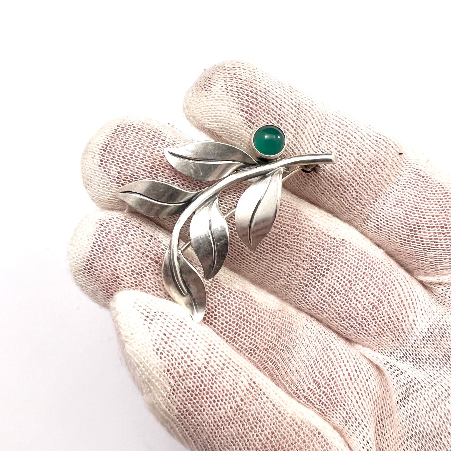 Per Ericson, Sweden 1954. Sterling Silver Chrysoprase Brooch.