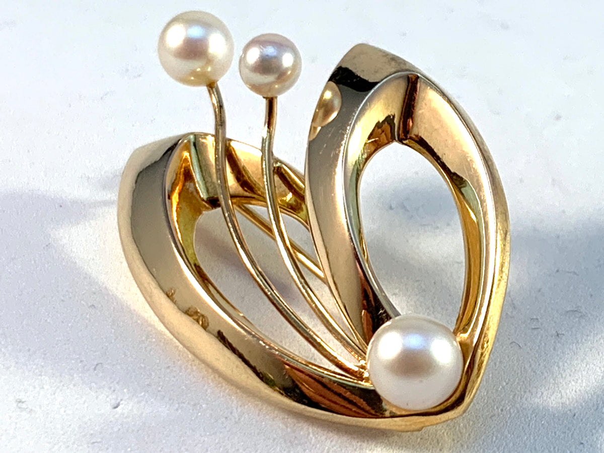G Dahlgren, Sweden year 1963, 18k Gold Cultured Pearl Brooch.