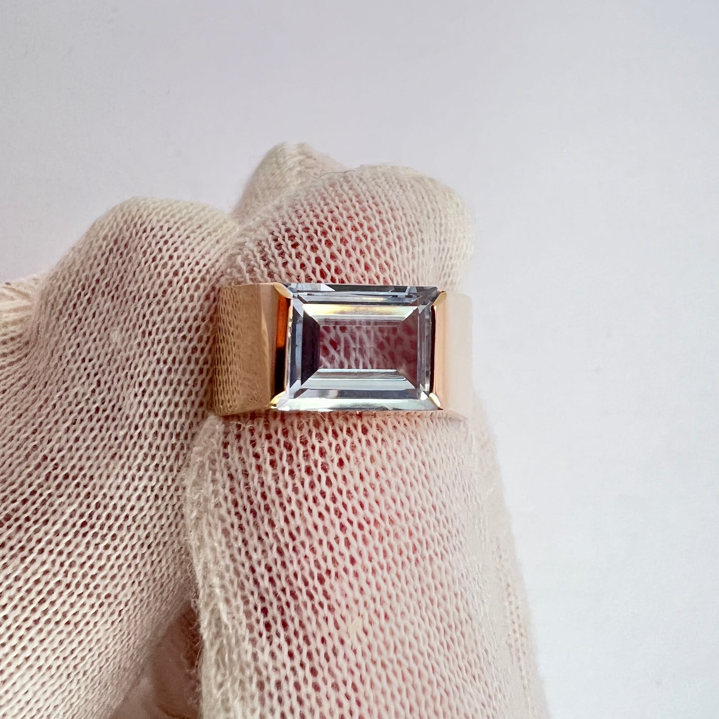 Ceson, Sweden 1970. Vintage 18k Gold Synthetic Spinel Ring.
