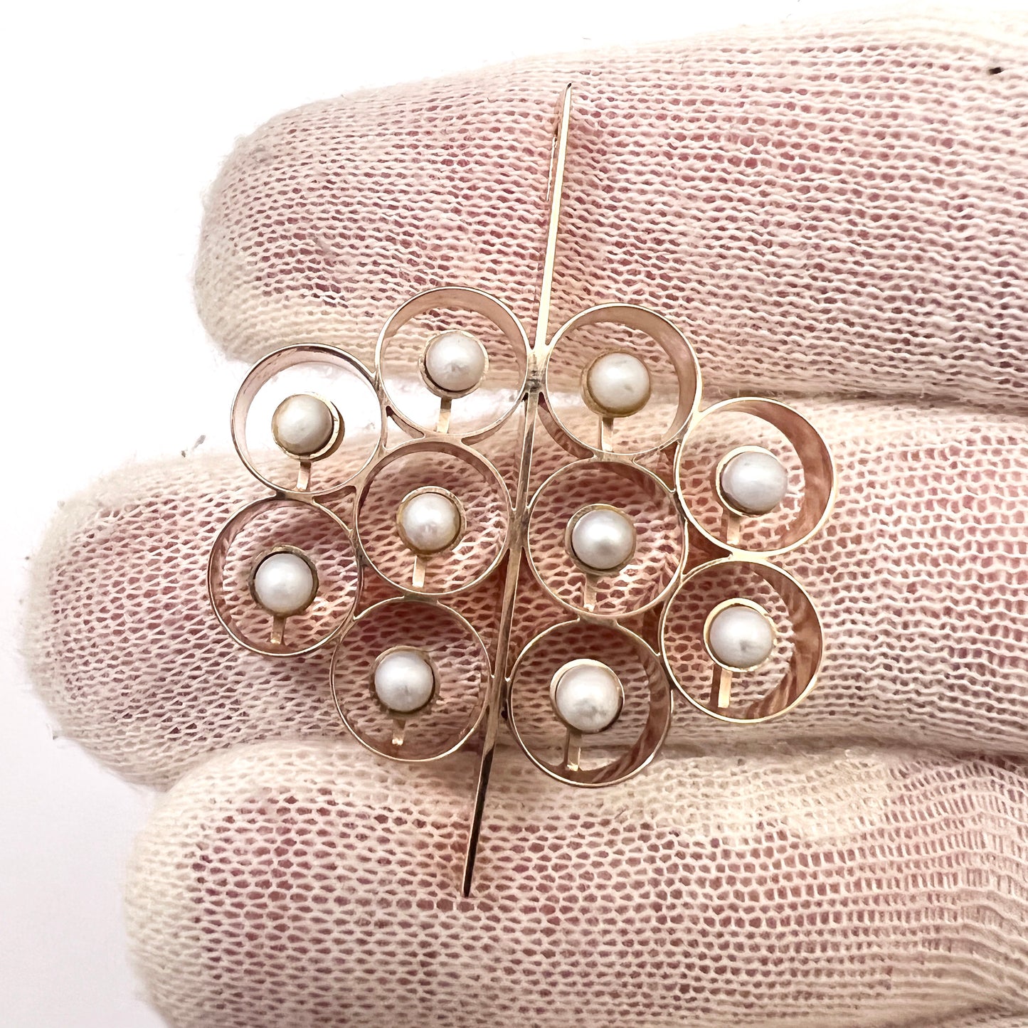 Kaunis Koru, Finland 1973. Vintage 14k Gold Pearl Pendant.