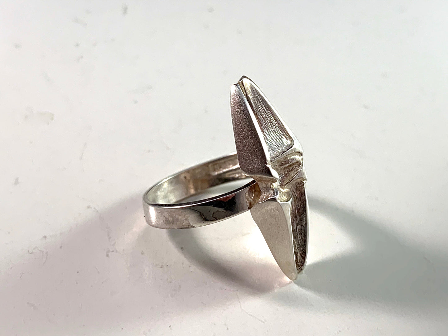 Matti Hyvärinen Finland 1979 Sterling Silver Adjustable Size Ring. In Original Box. Signed