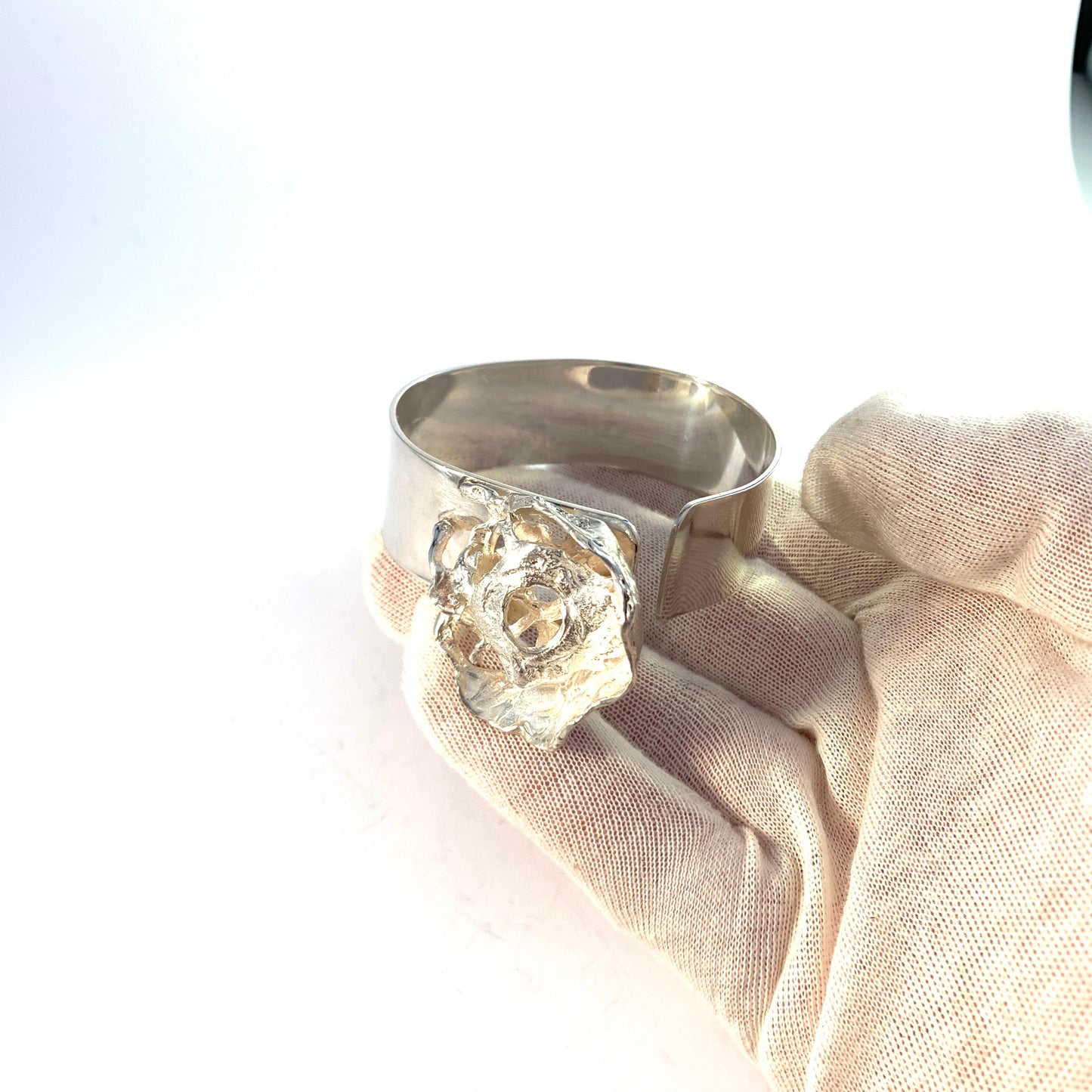 ピーター・フォン・ポスト、ストックホルム 1971年。大胆なスターリングシルバーのカフブレスレット。署名入り