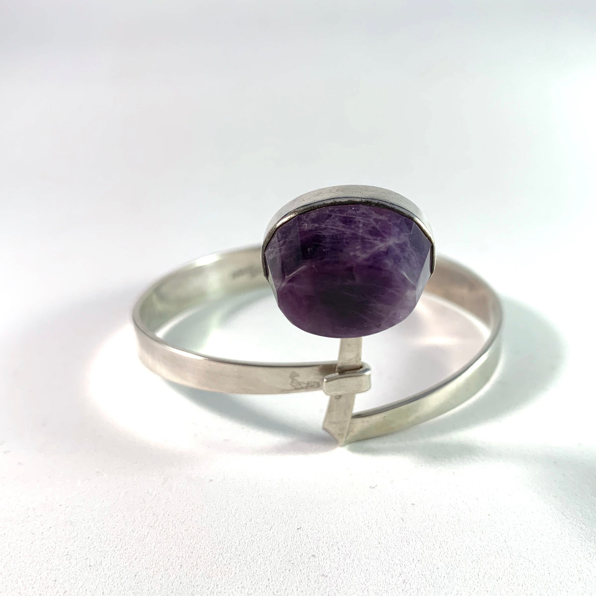 Gert Thysell for GUSSI, Sweden year 1968 Sterling Silver Amethyst Modernist Bangle Bracelet.. Signed. Handmade.