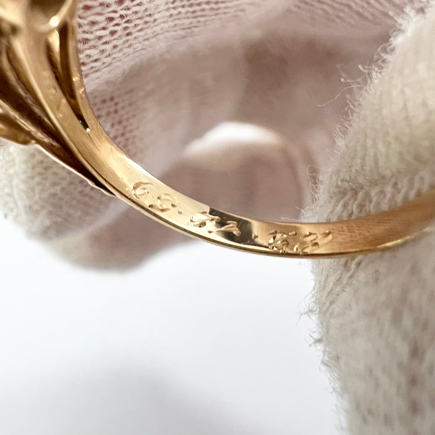 J ピーターソン、ストックホルム 1956 年。ヴィンテージ ミッドセンチュリー 18K ゴールド カルセドニー リング。