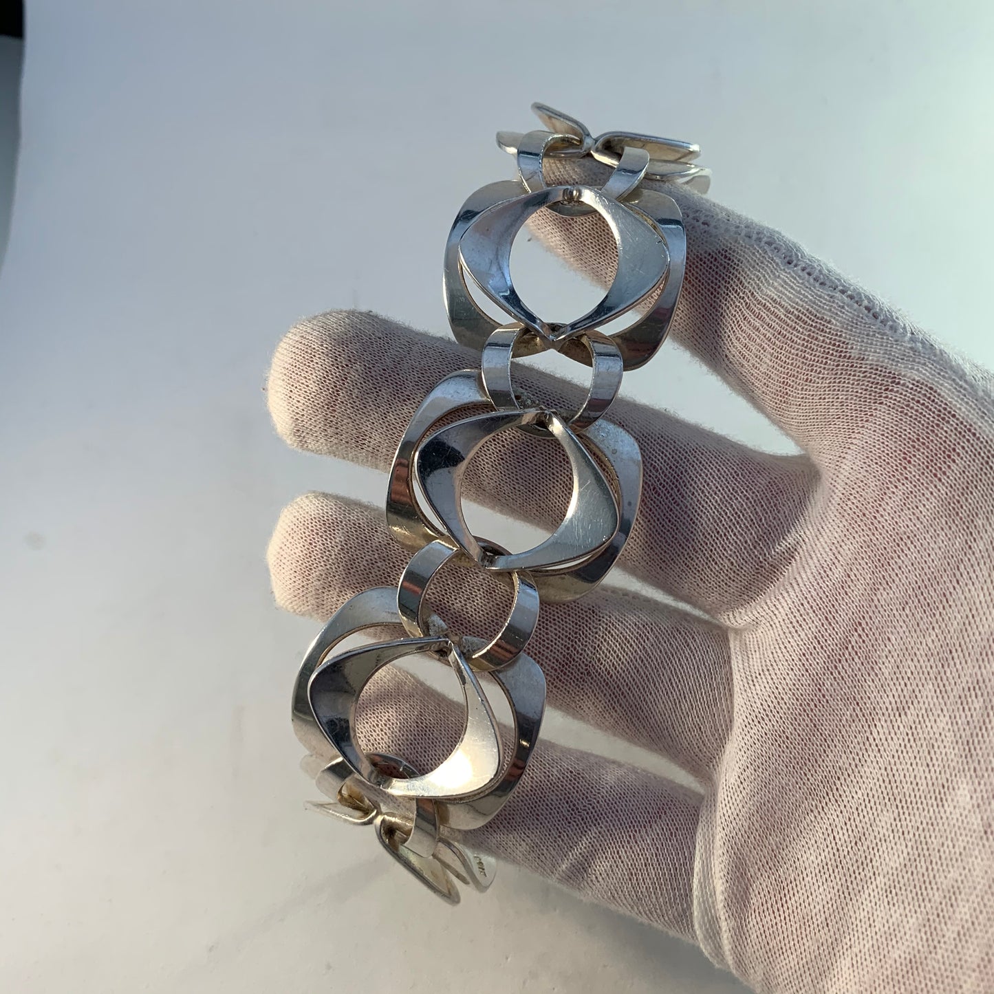 Theresia Hvorslev for Alton, Sweden 1973 Bold Sterling Silver Bracelet. Design: Reflex.