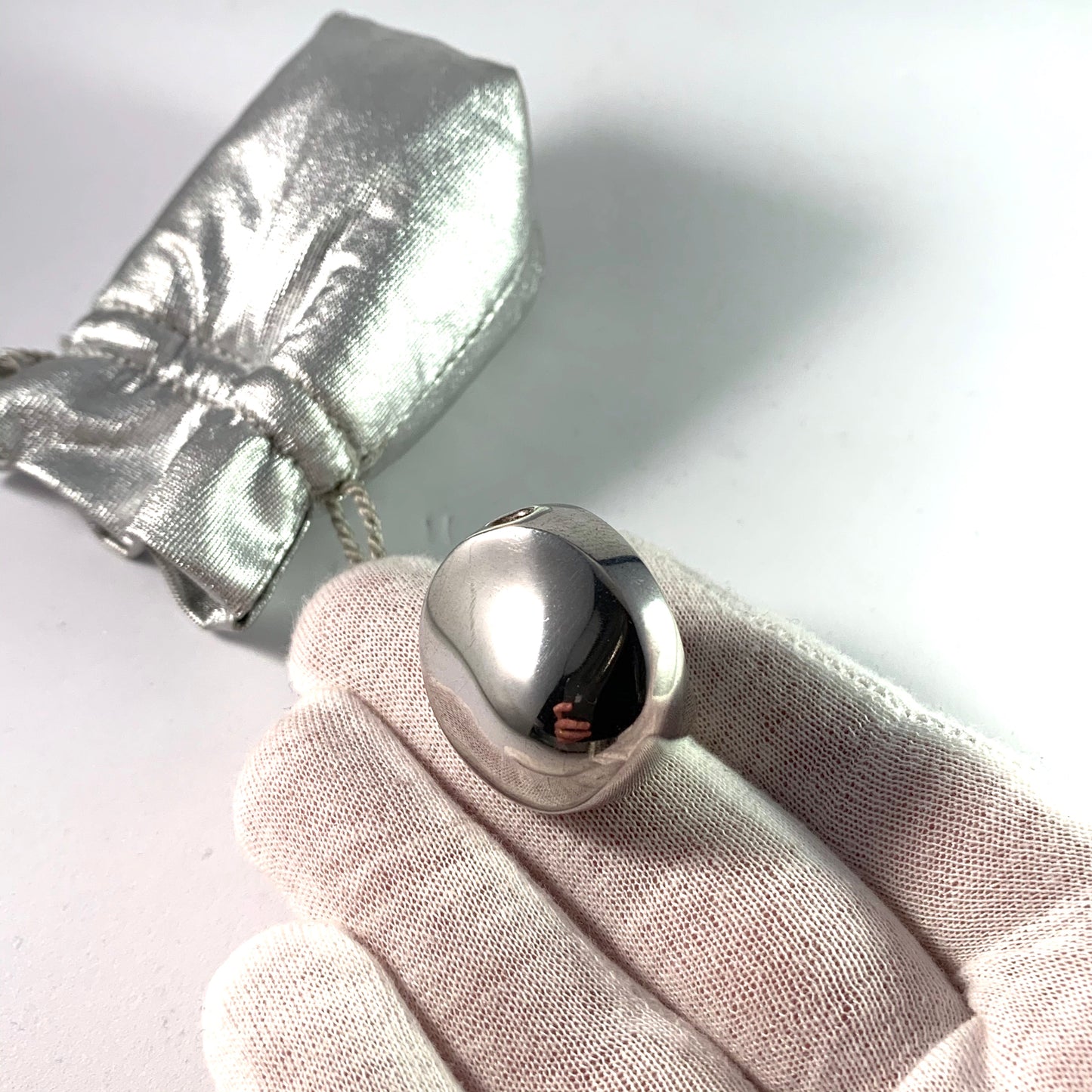 Poul Havgaard による Lapponia の 1973 年製大型スターリング リング。オリジナル バッグ。デザイン New Born。