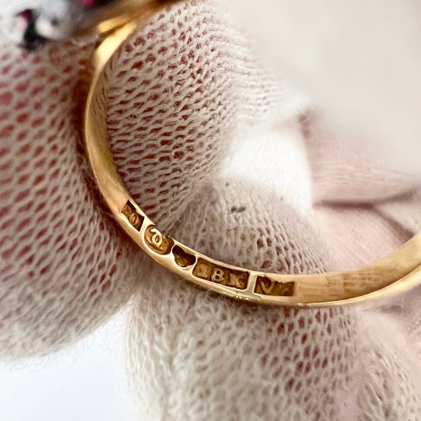 カール・オールソン、スウェーデン、1925 年。ヴィンテージ 18K ゴールド ガーネット クラスター リング。