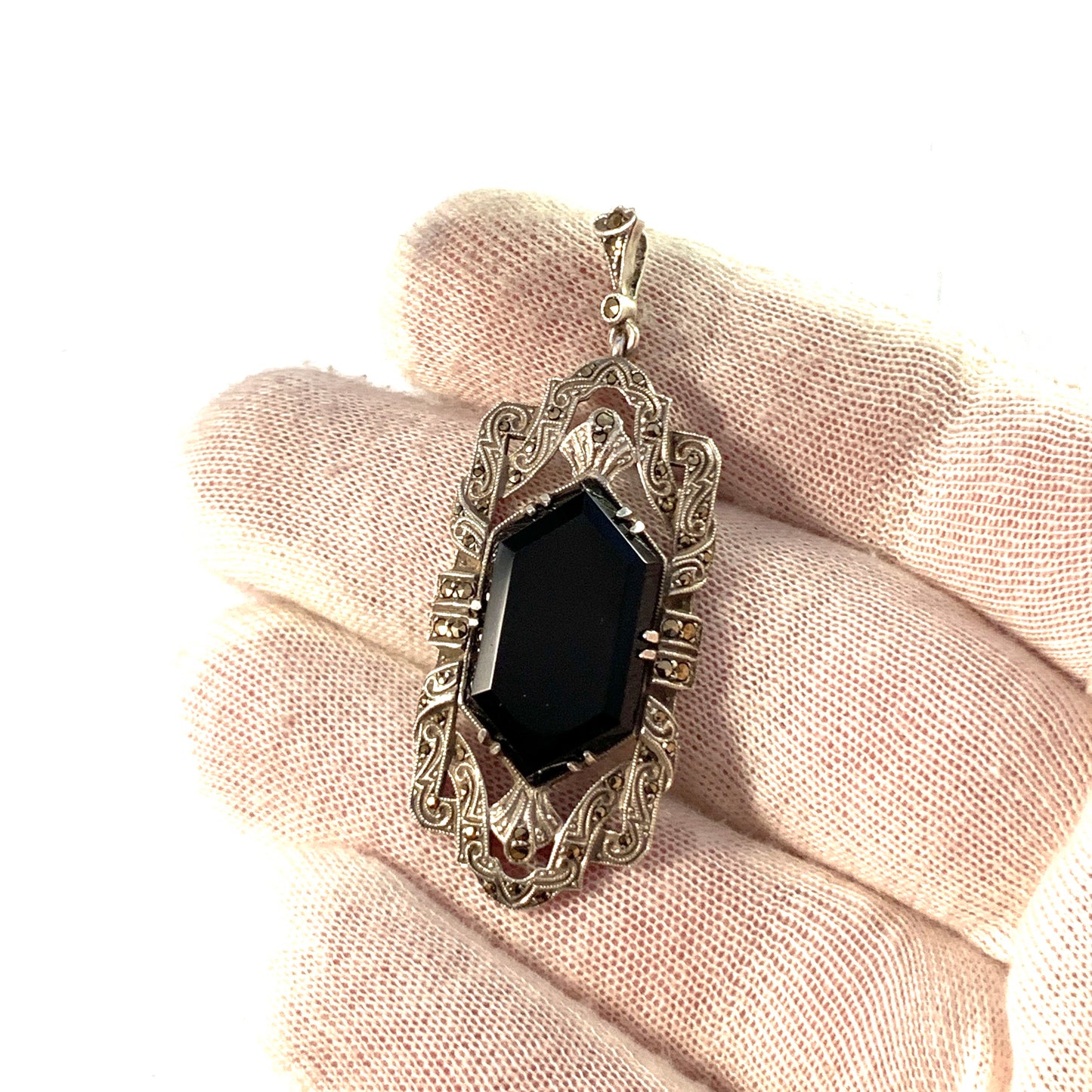 オーストリア / ドイツ 1930 年代 アールデコ 935 スターリング シルバー オニキス マーカサイト ペンダント。