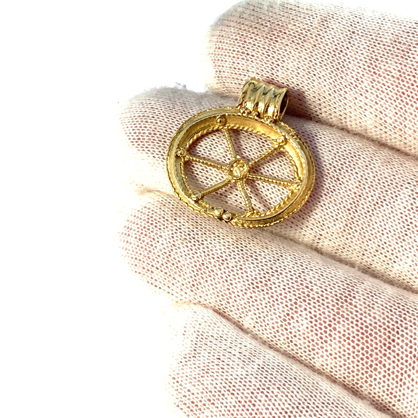 Bengt Hallberg, Sweden. Vintage 18k gold Viking Copy Pendant.