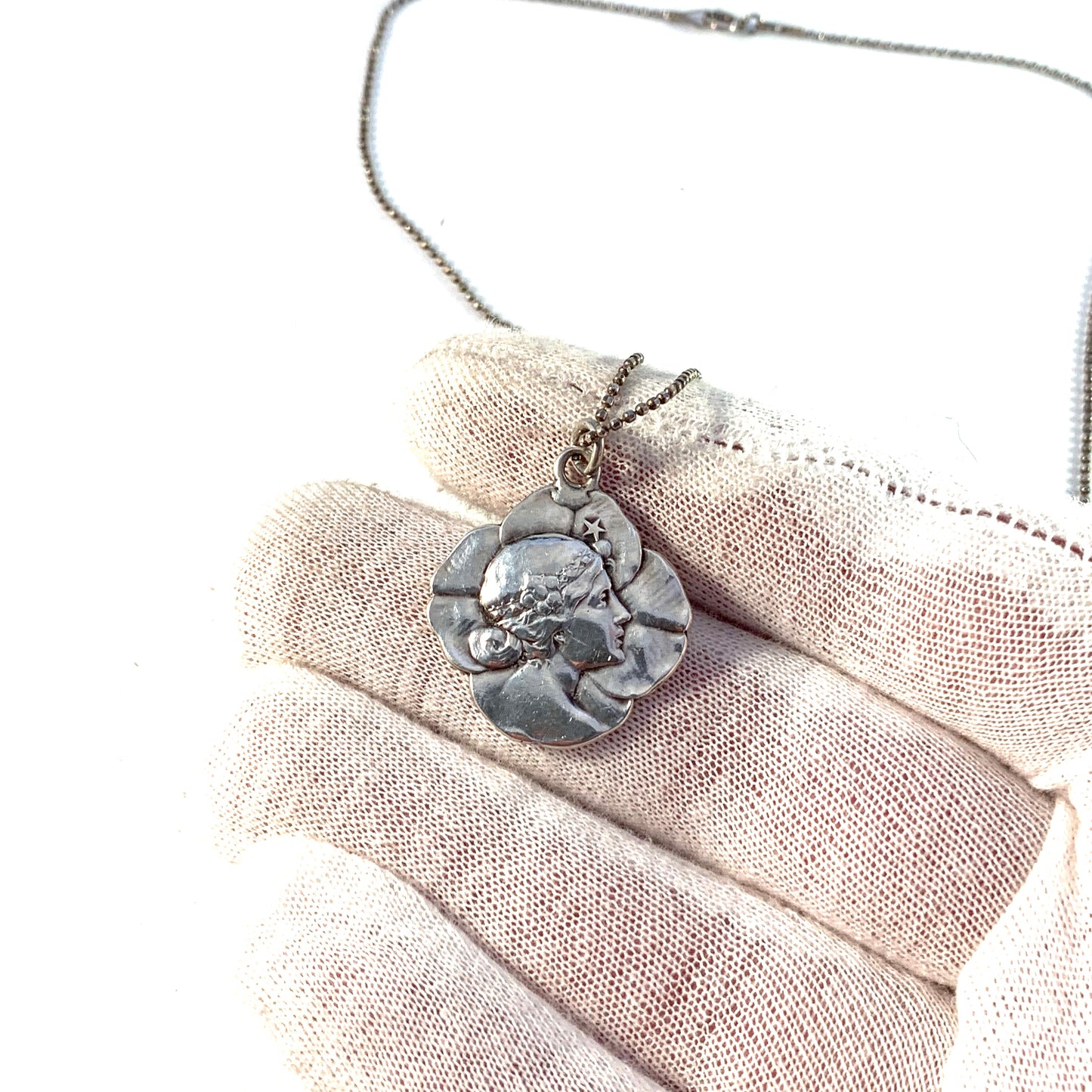 Germany / Austria 1920s Art Nouveau Solid 830 Silver Pendant Necklace.