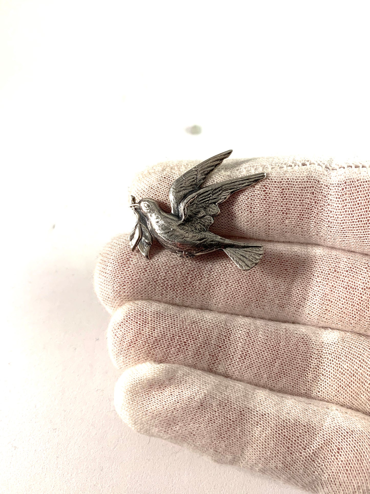 Hugo Grun, Sweden year 1945 Solid Silver Peace Dove Celebrating end of WW2 Brooch.