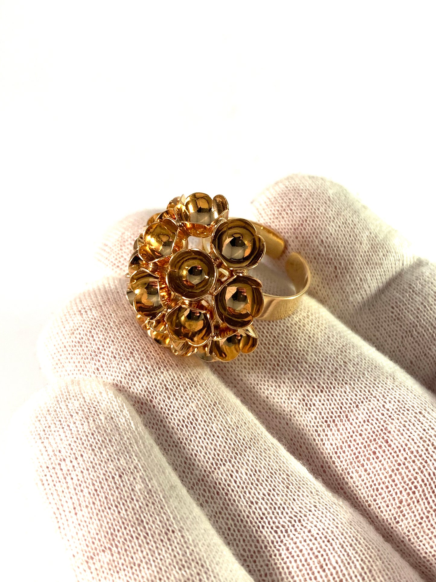 Liisa Vitali, Finland 1970s 18k Gold Massive Ring. Design: Spring