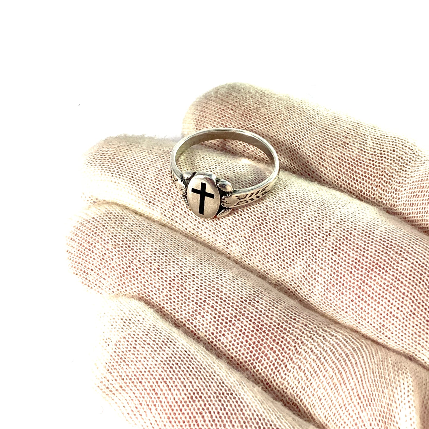 Auran Kultaseppä, Finland. Vintage Solid Silver Enamel Cross Ring.