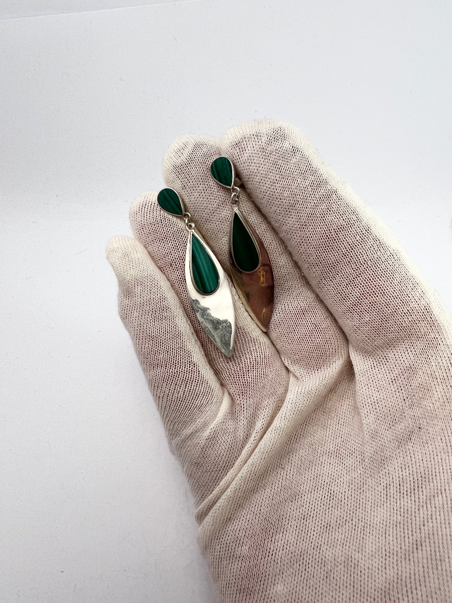 ヴィンテージ スターリング シルバー マラカイト ラージ ダングル イヤリング。