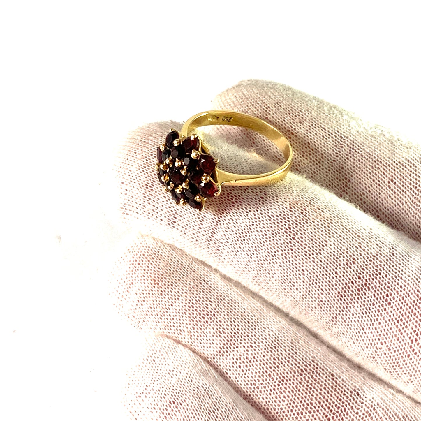 Italy 1940s Mid Century 18k Gold Garnet Cluster Ring.