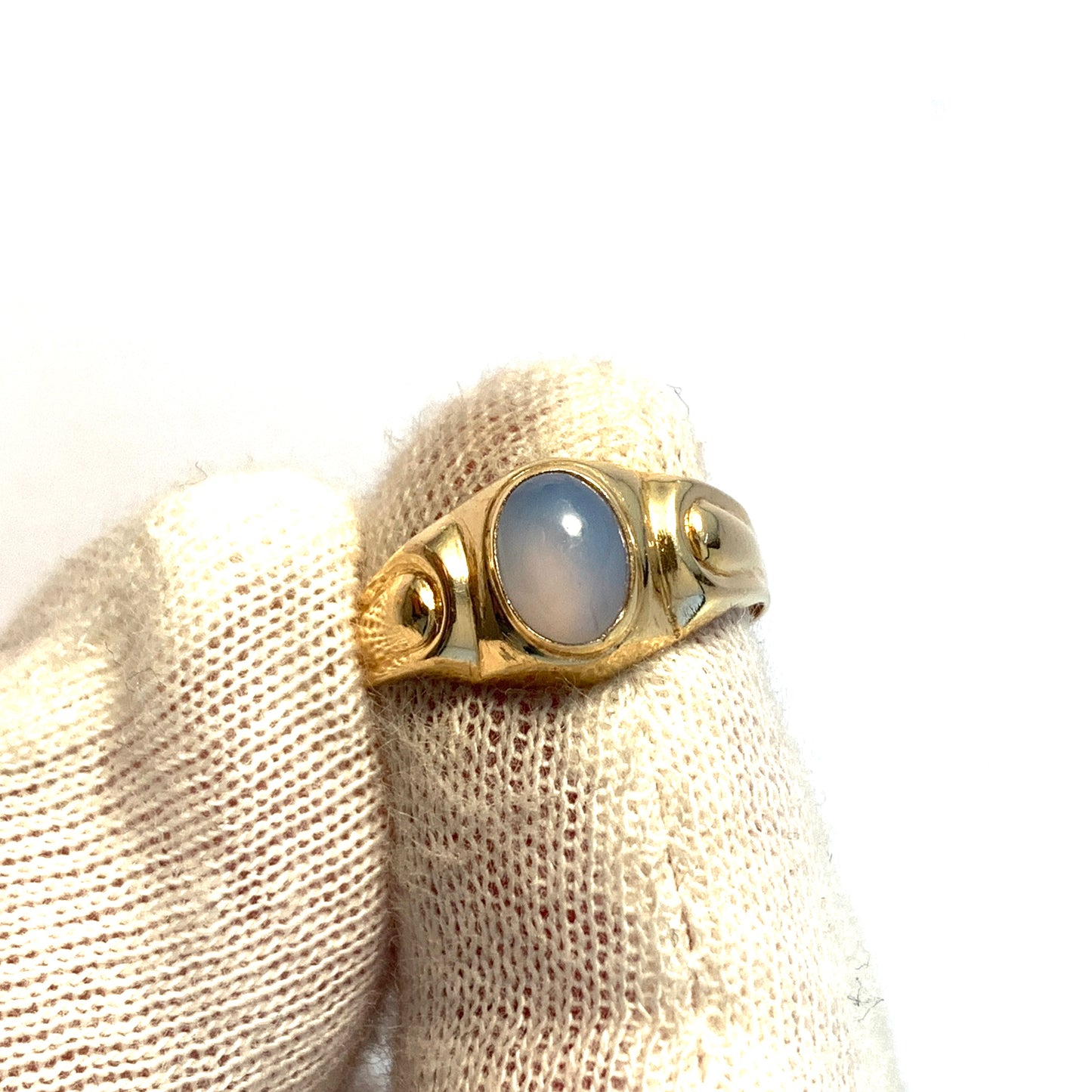 Bengt Hallberg, Sweden 1963. Vintage 18k Gold Chalcedony Ring.