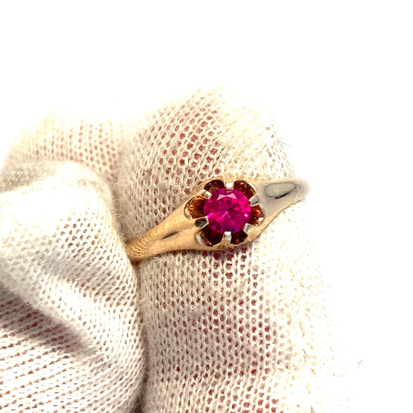 Osuusliike, Finland 1934. Vintage 14k Gold Synthetic Sapphire Ring.