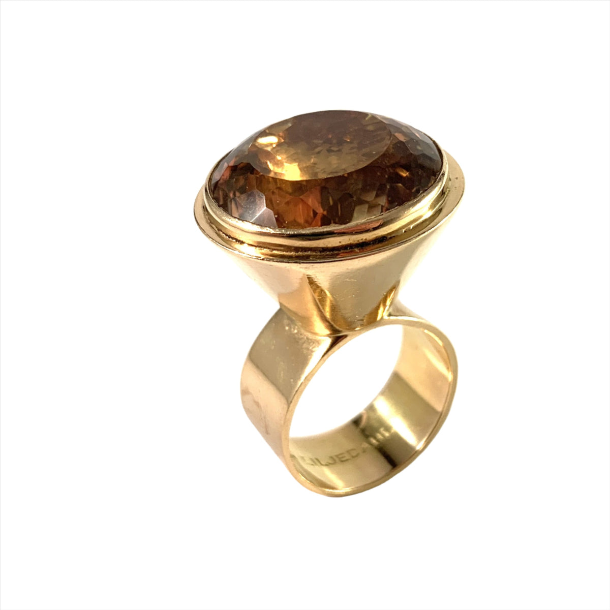 Bengt Liljedahl, Stockholm 1979 Massive 18k Gold Citrine Ring. Signed.