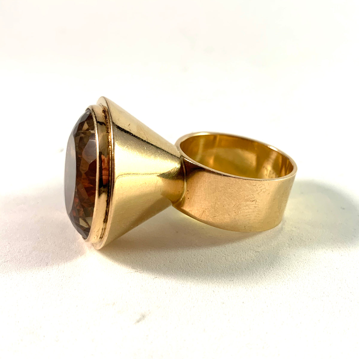 Bengt Liljedahl, Stockholm 1979 Vintage Massive 27gram 18k Gold Citrine Ring. Signed.