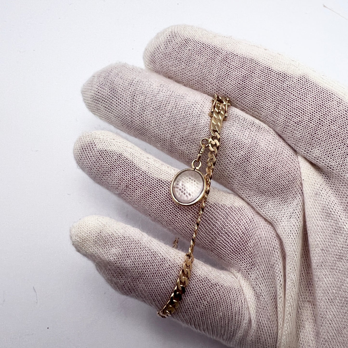 G ダールグレン、スウェーデン 1945 年。ヴィンテージ 18K ゴールド オリジナル プール オブ ライト ロック クリスタル チャーム ブレスレット。