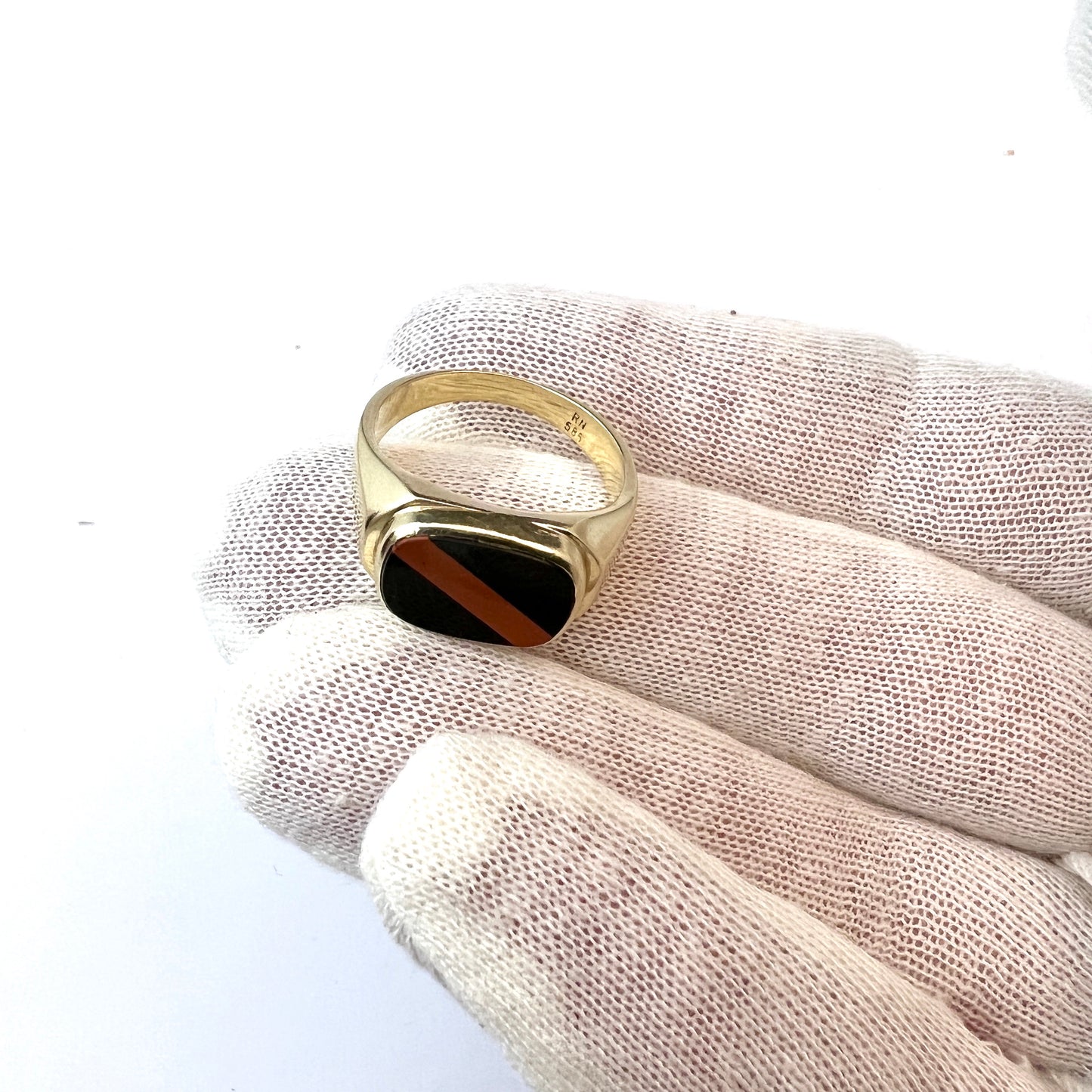 Maker RN, Continental Europe 1940-50s. Vintage 14k Gold Onyx Jasper Signet Ring.