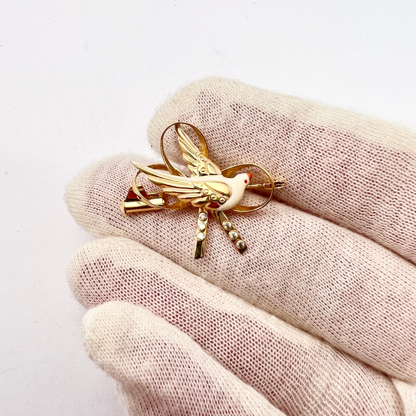 Maker VJ, Vintage 1940s 18k Gold Peace Dove Bird Enamel Brooch.
