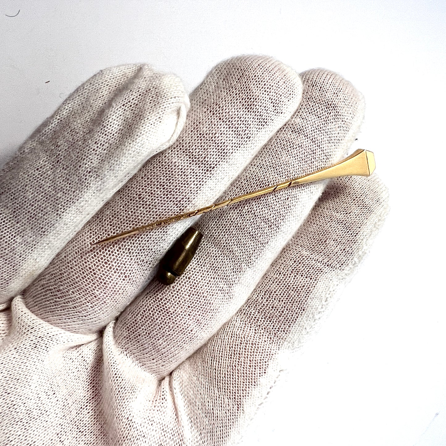 G Dahlgren, Sweden 1922. Antique Art Deco 18k Gold Pin.