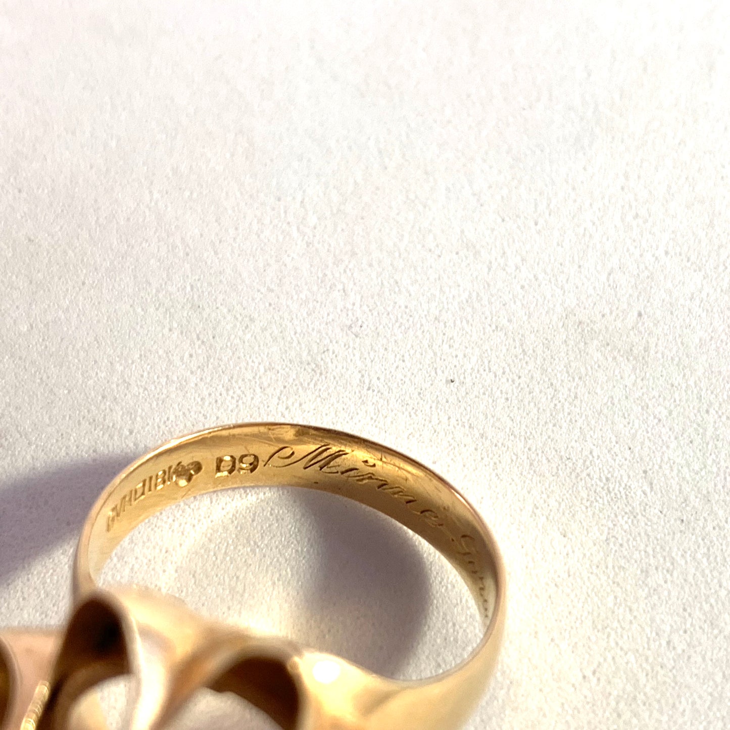 Guldvaruhuset, Sweden 1954 Mid Century 18k Gild Intense Blue Synthetic Spinel Cocktail Ring.