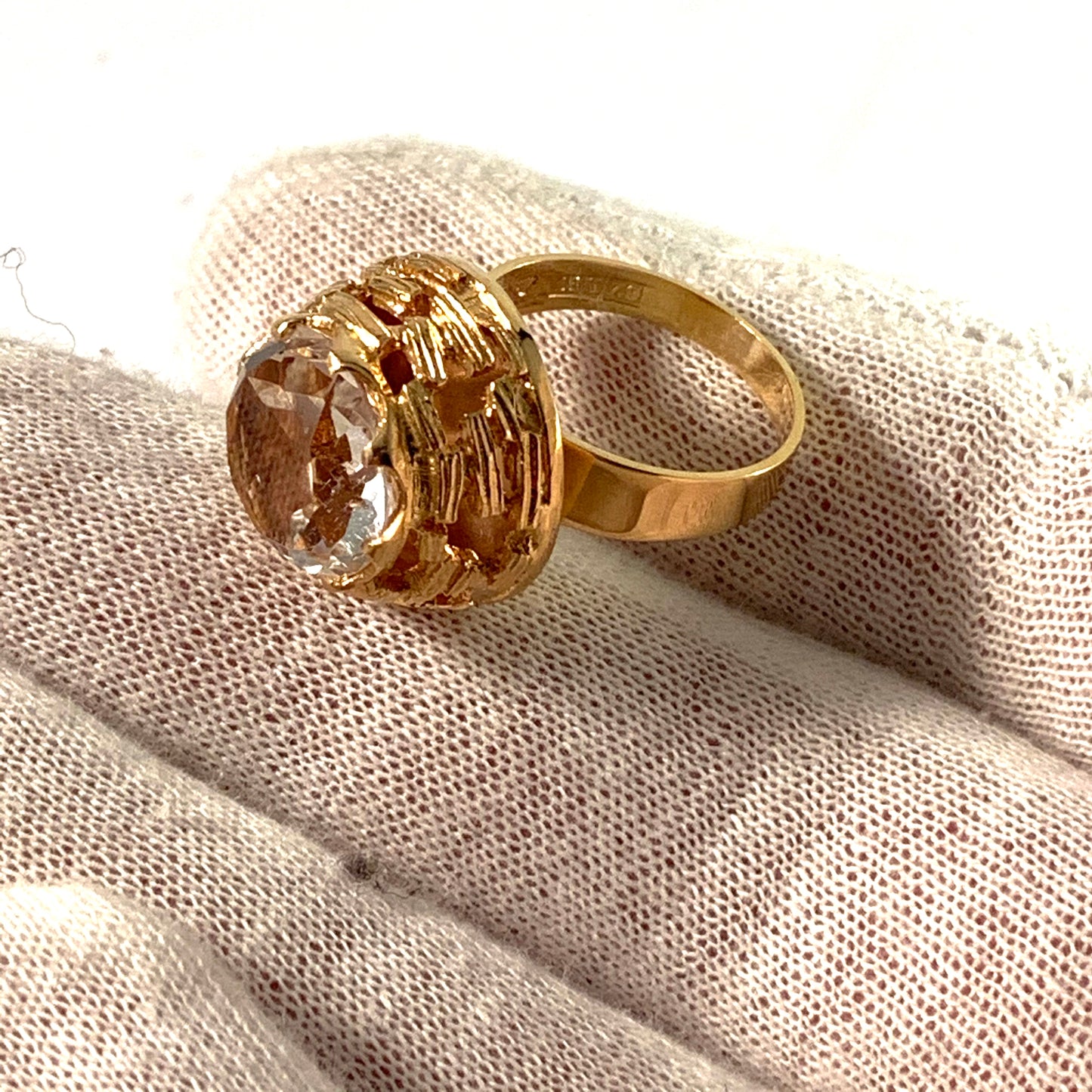 ベングト・ハルベリ、スウェーデン、1974年、大胆なヴィンテージ 18K ゴールド ロック クリスタル リング。