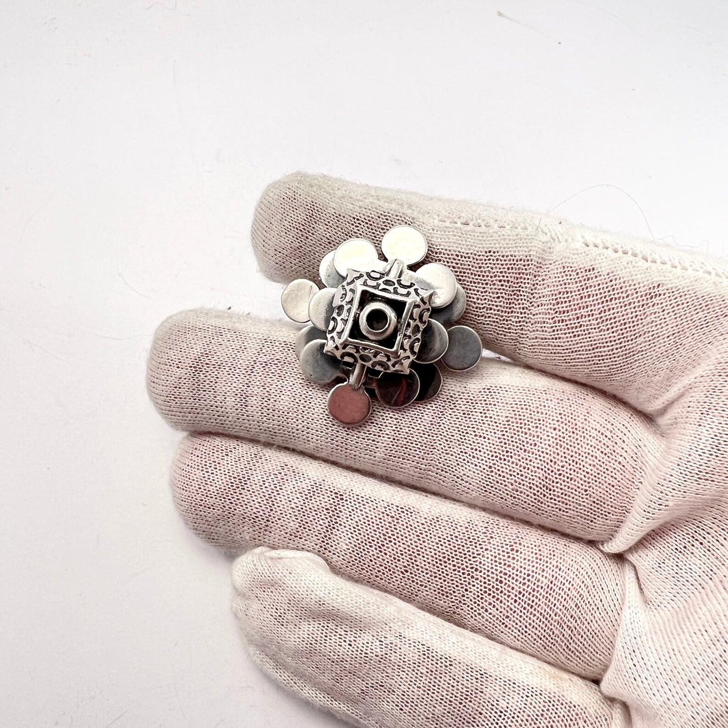 Pentti Sarpaneva for Turun Hopea Finland 1970. Bold Solid Silver Ring. Signed