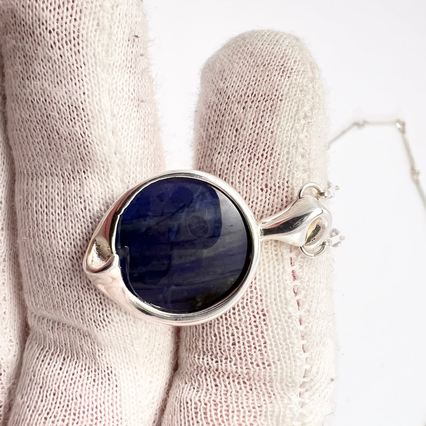 Matti Hyvärinen Finland 1979. Vintage Sterling Silver Spectrolite Pendant Necklace.